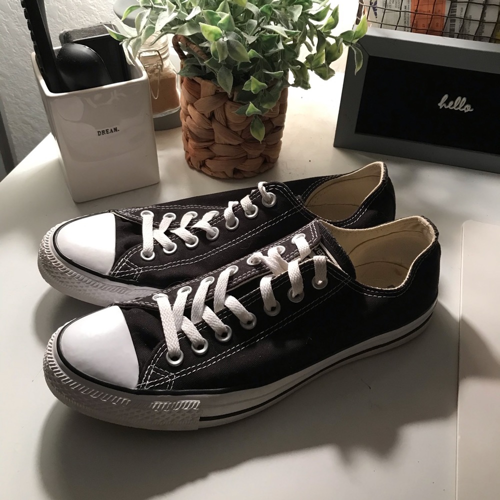 Black converse!